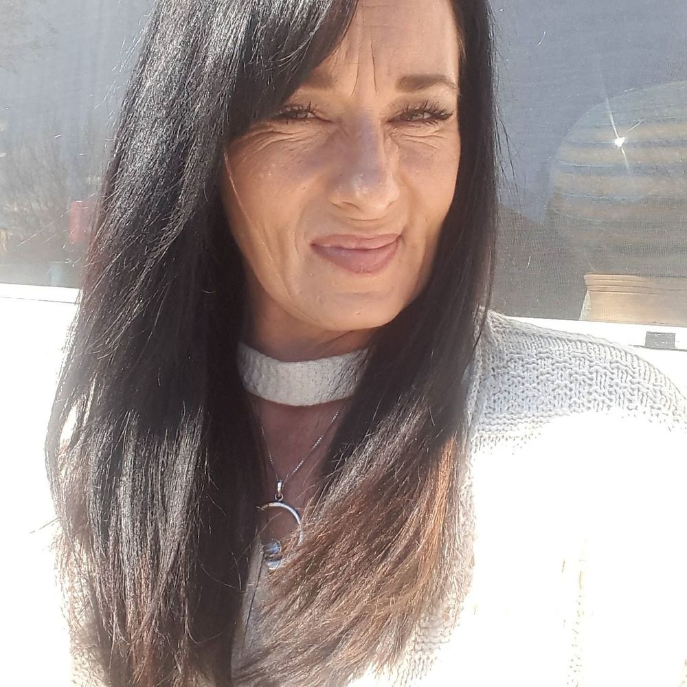 Meet your Posher, Crystal